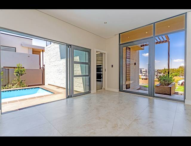4 BEDROOM FREEHOLD FOR SALE IN OLIFANTSFONTEIN